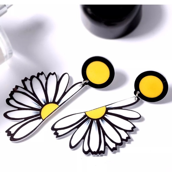 Daisy Drop earrings Retro Mod Style Earrings - Picture 3 of 5